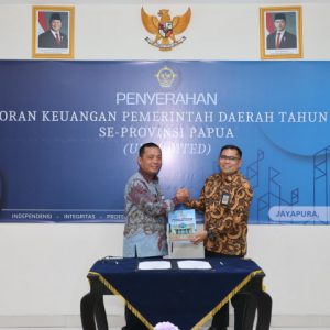 Pj Gubernur Papua Ramses Limbong Menyerahkan LKPD 2024