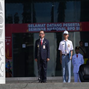 upacara peringatan Hari Pendidikan Nasional (Hardiknas) 2025 di Halaman Kantor Gubernur Papua, Jumat (2/5/2025)