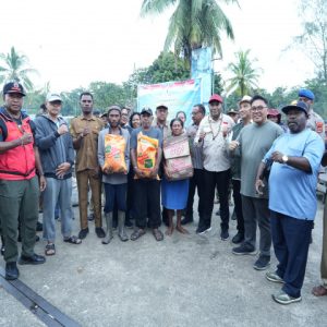 Kampung Teba menjadi titik pertama pendistribusian bantuan logistik Tim Pemprov Papua