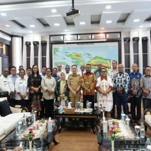 Penjabat (Pj) Gubernur Papua Agus Fatoni bersilahturahmi dengan Dewan Perwakilan Rakyat Papua (DPRP)