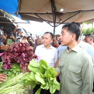 Kunjungi Pasar Induk Yotefa, Wapres Gibran Belanja Bahan Pangan dan Serap Aspirasi Pedagang didampingi Pj Gubernur Papua Agus Fatoni
