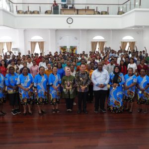Tim Penggerak (TP) Pemberdayaan dan Kesejahteraan Keluarga (PKK) Provinsi Papua menggelar Ibadah Oikumene bersama Persekutuan Anak dan Remaja Gereja di Lukmen Hall, Gedung Negara, Jayapura, Papua, Sabtu (27/09/2025).