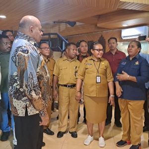 Gubernur Fakhiri melakukan kunjungan kerjanya ke Anjungan Papua di Taman Mini Indonesia Indah (TMII), Jakarta.