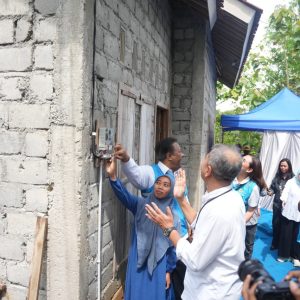 Terang yang Dinanti: Kisah Karmini Rasakan Kemerdekaan Energi Bersama PLN