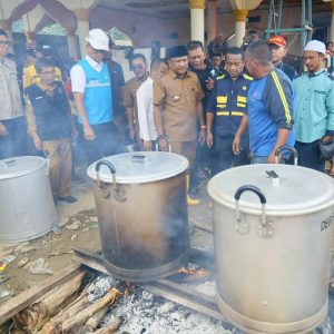 Menteri ESDM Tinjau Posko Bencana di Aceh, Pastikan Bantuan dan Dukungan PLN Berjalan Optimal