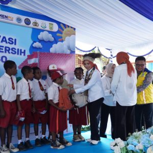 Kunjungan Solidaritas Perempuan untuk Indonesia (Seruni) Kabinet Merah Putih di SD Negeri Mosso, Distrik Muara Tami, Kota Jayapura, Rabu (28/1/2026).