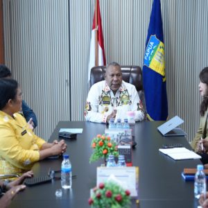 Rapat koordinasi Wagub Aryoko Rumaropen bersama Fakultas Kedokteran Uncen dan manajemen rumah sakit pendidikan di Jayapura, Jumat (13/2/2026)