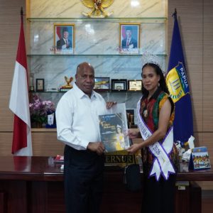 Gubernur Papua Matius D. Fakhiri memberikan dukungan penuh kepada Glorya Stevany Yame Nayoan, Finalis Puteri Indonesia 2026 perwakilan Papua.