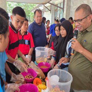 DKLH Provinsi Papua hadirkan solusi kelola sampah melalui Bimtek Eco Enzyme bagi perwakilan sekolah se-Kota Jayapura