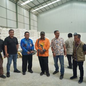 Tim Pengendalian Inflasi Daerah (TPID) Provinsi Papua melakukan inspeksi mendadak (sidak) ke sejumlah titik distribusi bahan pokok dan barang penting (bapokting), Kamis (26/2)