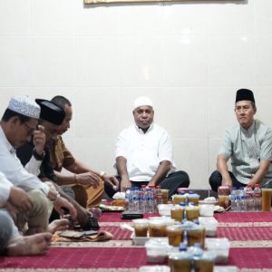 Gubernur Papua Matius D. Fakhiri buka puasa bersama di Masjid Al-Mu’minun Mapolda Papua, Jumat (6/3).