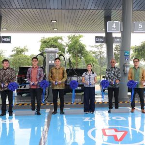 PLN, MEBI, dan HUAWEI Resmikan SPKLU Signature dengan Ultra-Fast Charging dan Split Charging Pertama di Indonesia