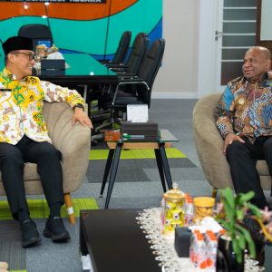 Gubernur Papua, Komjen Pol (Purn) Mathius D. Fakhiri, S.I.K., S.H., M.H., melakukan kunjungan kerja strategis ke Kantor Pusat Badan Kepegawaian Negara (BKN) RI di Jakarta, Jumat (24/1).