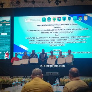 Kepala Perwakilan BKKBN Provinsi Papua, Sarles Brabar, melakukan penandatanganan Perjanjian Kerja Sama (PKS) bersama pemerintah kabupaten/kota di sela-sela Rakorda Bangga Kencana 2026 di Kota Jayapura, Selasa (14/4/2026).