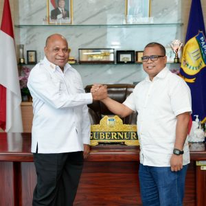 Gubernur Papua, Matius D. Fakhiri, bersama Juru Bicara, Dr. Muhammad Rifai Darus