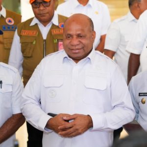 Salurkan Bantuan Banjir, Gubernur Papua Pastikan Perbaikan Infrastruktur di Kabupaten Jayapura