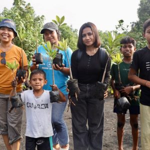 Tanam Mangrove dan Lepas Tukik Penyu di Pantai Wauwo, PLN UIP MPA Dukung Kolaborasi Konservasi Pesisir Berkelanjutan