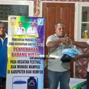 Dukung Pokdarwis di Festival Munara Wampasi, Pemprov Papua Serahkan Bantuan Hibah Pariwisata