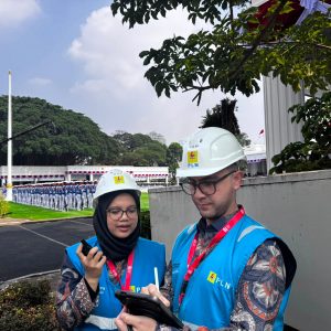 Personel PLN bersiaga mengawal keandalan kelistrikan selama pelaksanaan Upacara Peringatan Detik-Detik Proklamasi Kemerdekaan RI yang berlangsung di Istana Merdeka, Senin (17/8).