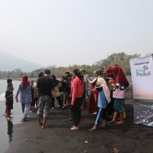 Lewat Program TJSL, PLN UIP MPA Ajak Generasi Muda Jaga Ekosistem Pantai Wauwo