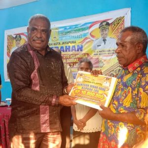 Pemkot Jayapura Salurkan 210 Paket Sembako dan Hibah Rp10 Juta untuk 7 LKS, 38 Penerima di Kelurahan Hedam