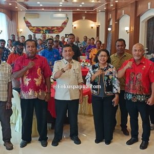 Kegiatan Peningkatan Kapasitas Lembaga Kemasyarakatan Desa/Kelurahan dan Lembaga Adat Kabupaten Biak Numfor di Biak, Kamis (22/10/2026).